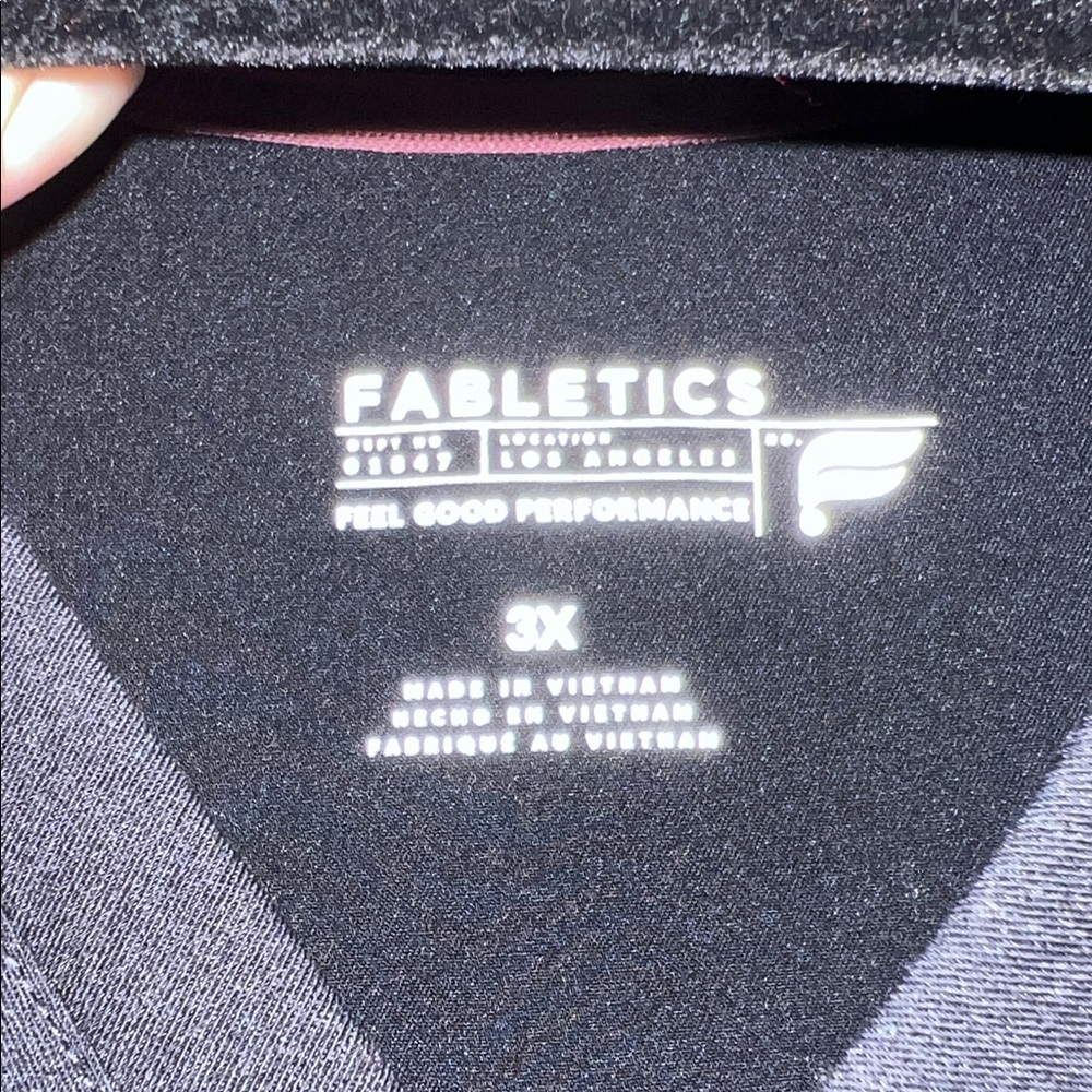 Fabletics Method 2-Pocket Scrub Top - Picture 3 of 6